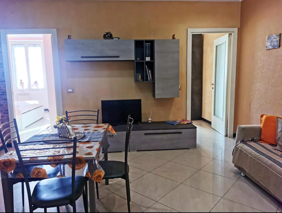 Spacious Apartment With Sea View In The Heart Of Genoa 85 M²