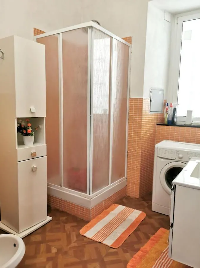Spacious Apartment With Sea View In The Heart Of Genoa 85 M²