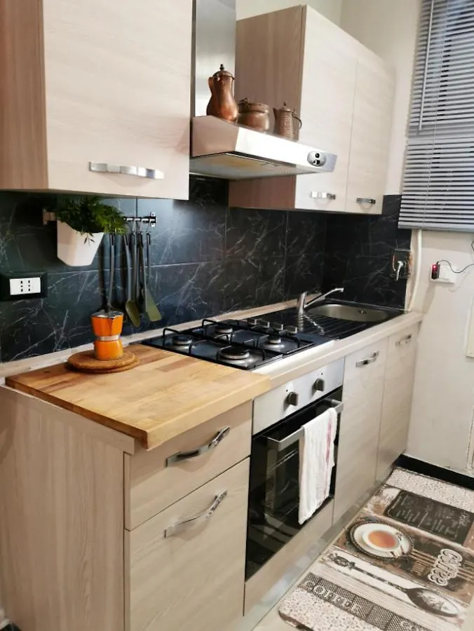 Spacious Apartment With Sea View In The Heart Of Genoa 85 M²