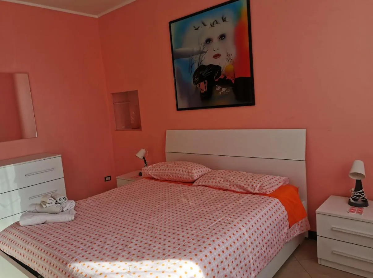 Spacious Apartment With Sea View In The Heart Of Genoa 85 M²