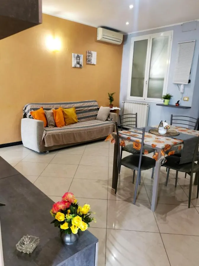 Spacious Apartment With Sea View In The Heart Of Genoa 85 M²