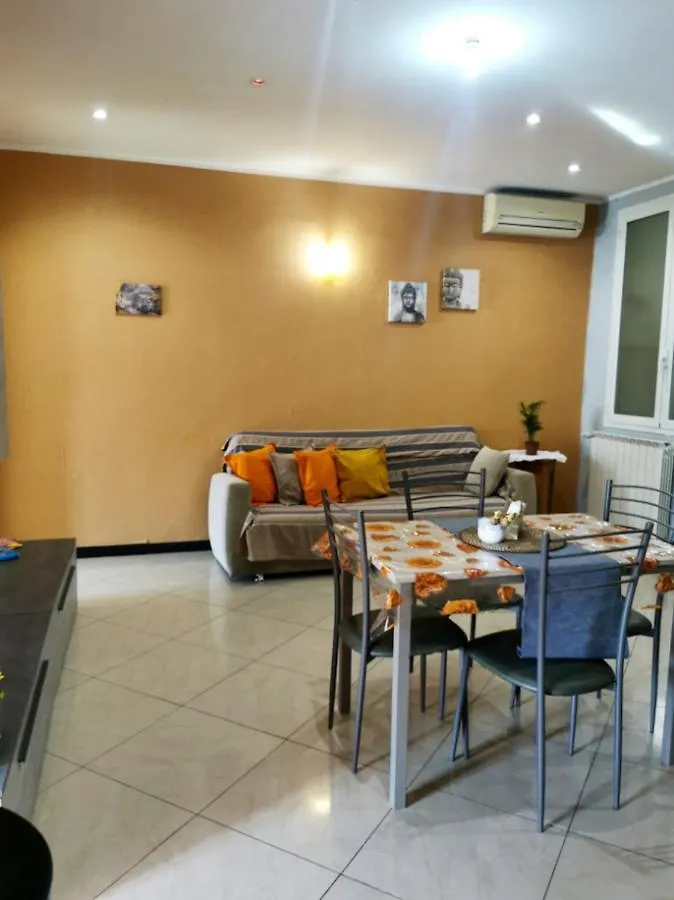 Spacious Apartment With Sea View In The Heart Of Genoa 85 M²