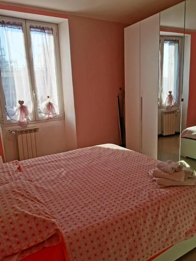 Spacious Apartment With Sea View In The Heart Of Genoa 85 M²